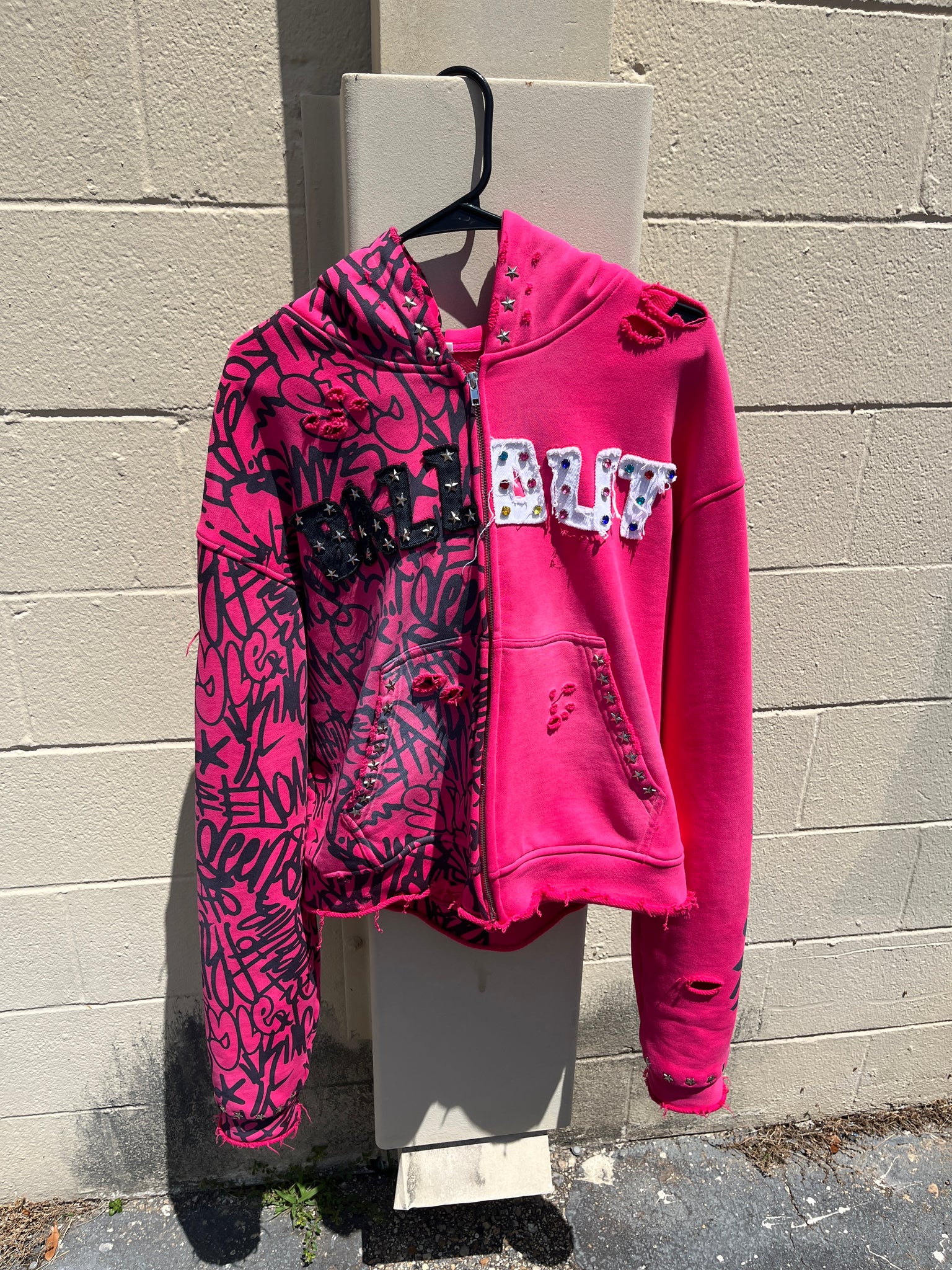 PAINT CAN PINK GRAFFITI ZIP UP